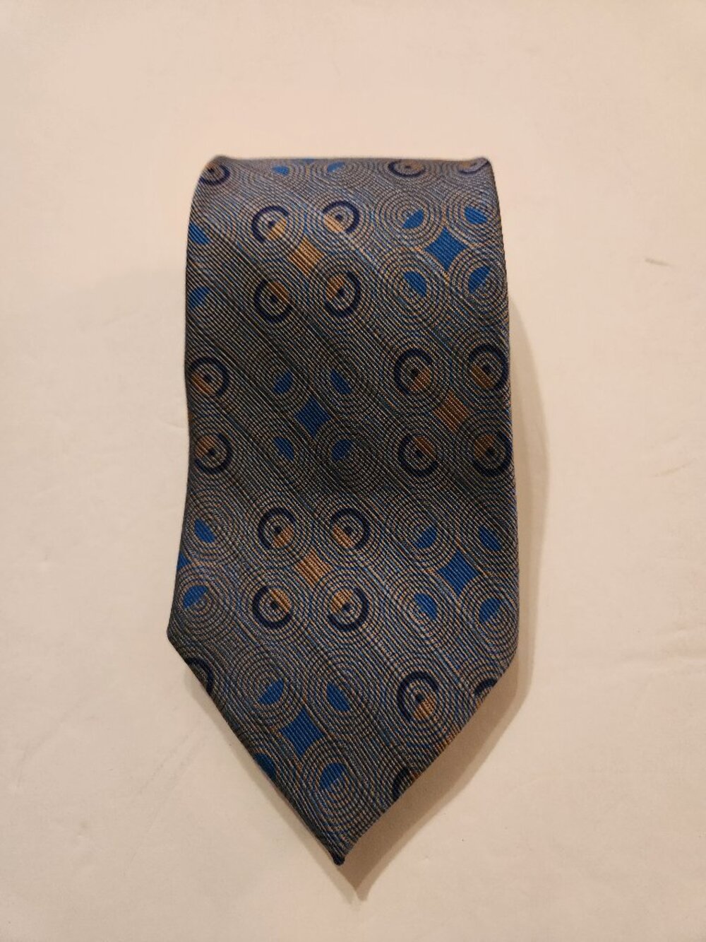 Valentino men's new 100%silk tie  4" X 60"  made in Italy